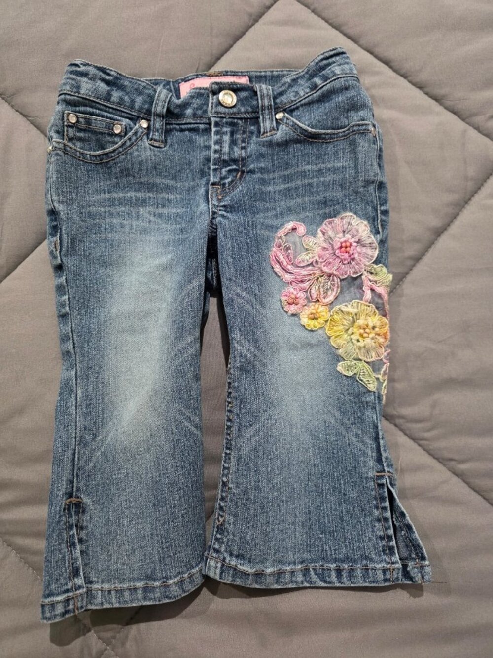 Girls size 4 adjustable waist Vintage Y2K Squueze Girls Embroidered Denim Capris